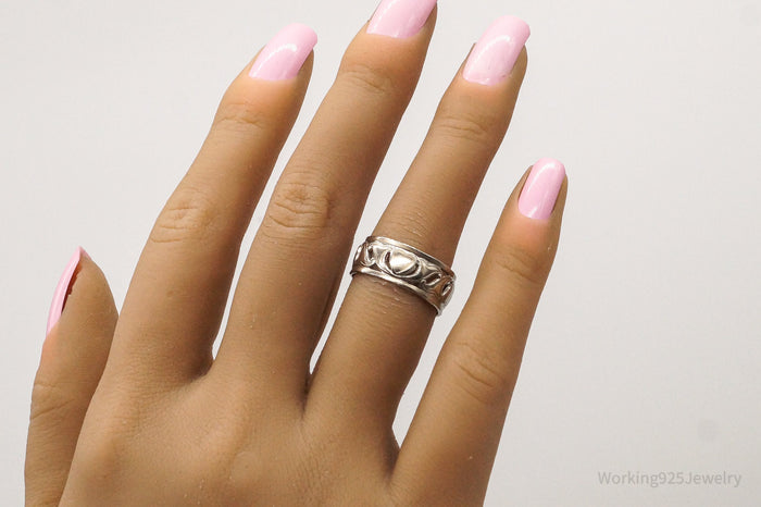 Antique Hearts Sterling Silver Band Ring - Size 6.25