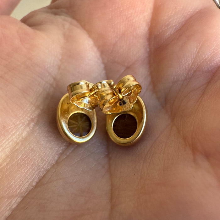 V I N T A G E// 1980s ode to ancient Egypt / 14k and carved tigers eye scarabs / post earrings