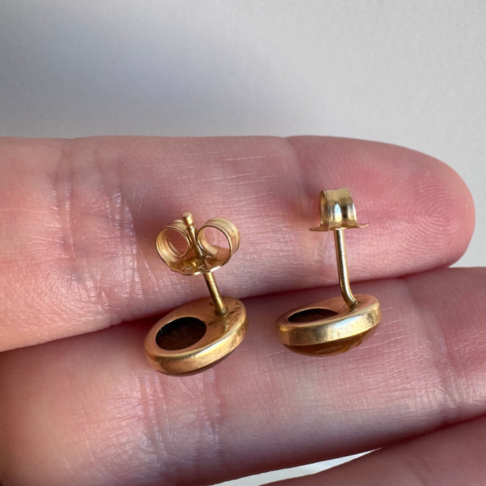 V I N T A G E// 1980s ode to ancient Egypt / 14k and carved tigers eye scarabs / post earrings