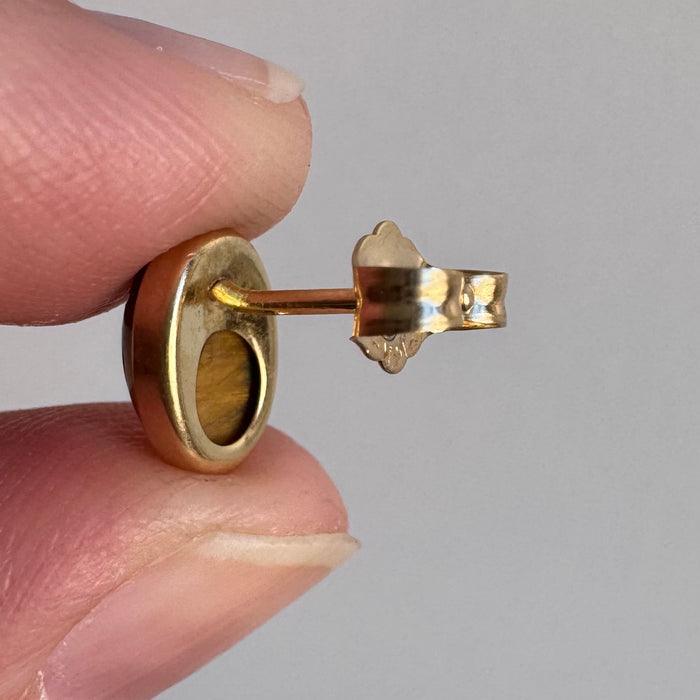 V I N T A G E// 1980s ode to ancient Egypt / 14k and carved tigers eye scarabs / post earrings