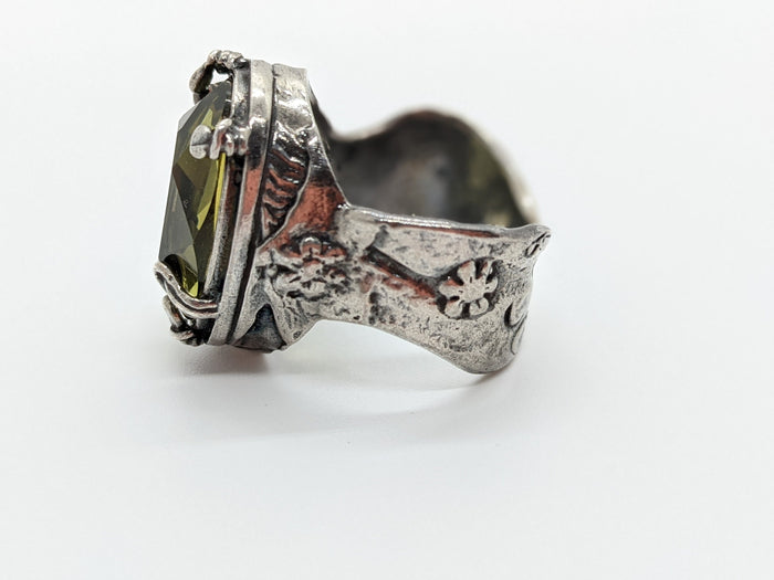 Vintage Designer Silpada Large Olive Green Peridot Floral Vine Ring Size 7
